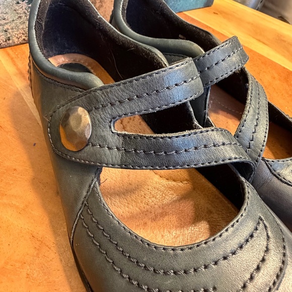 Clarks Artisan Kessa Agnes Leather Velcro Mary Jane Flats Size 7 (EUC) - Picture 14 of 15